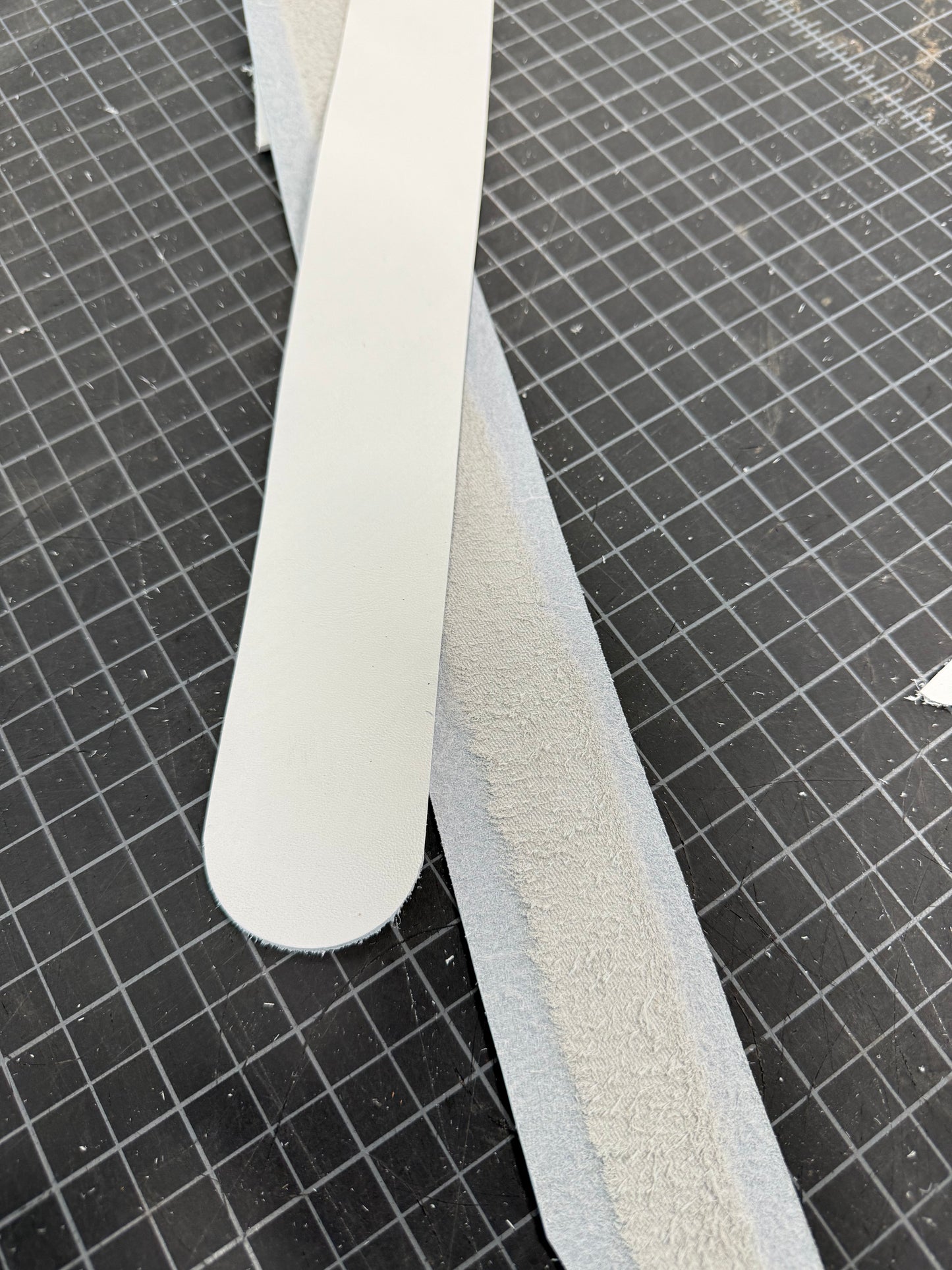 Mello Tan Horn Wrap - White