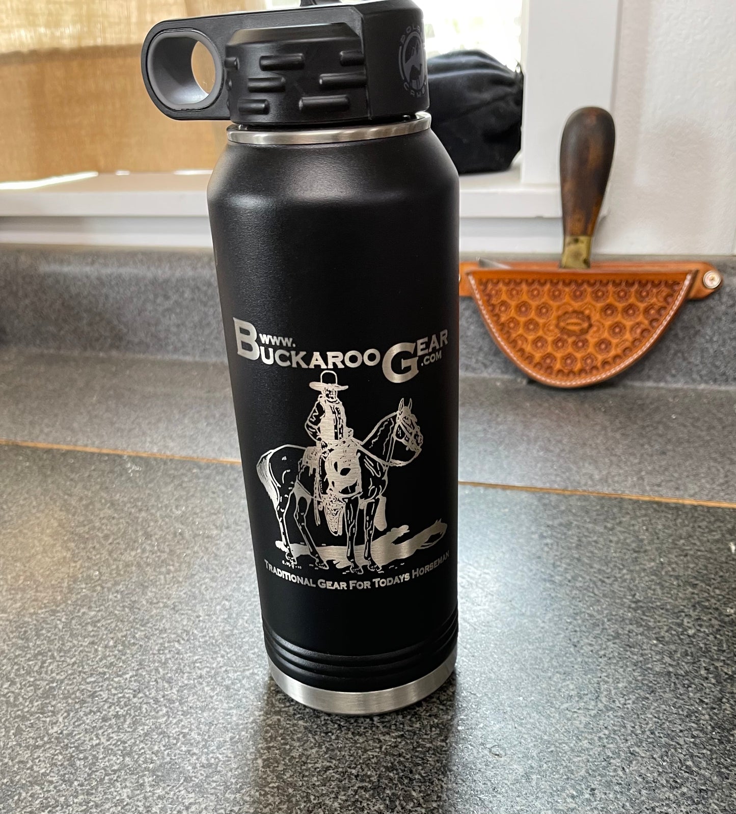 32oz Bottle engraved with the Classic BuckarooGear Logo - Black